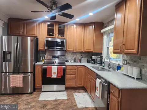 18324 Nob Hill Dr, Triangle, VA 22172 photo 3