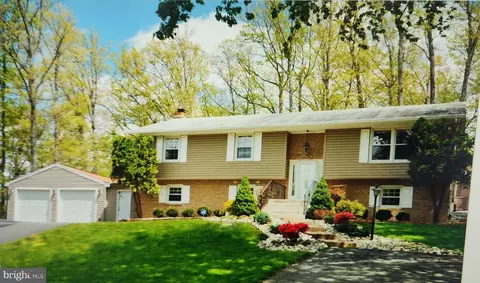 18324 Nob Hill Dr, Triangle, VA 22172