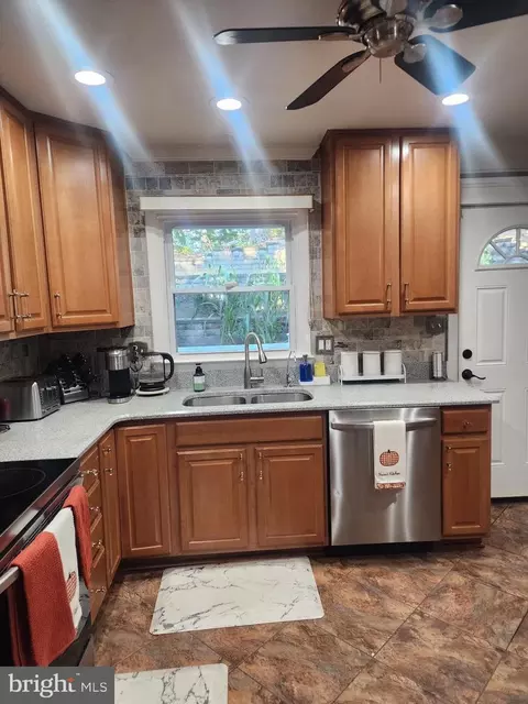 18324 Nob Hill Dr, Triangle, VA 22172 photo 5
