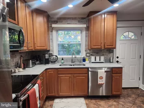 18324 Nob Hill Dr, Triangle, VA 22172 photo 4