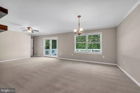 Living - 10696 Moore Dr, Manassas, VA 20111 photo 10 of 11