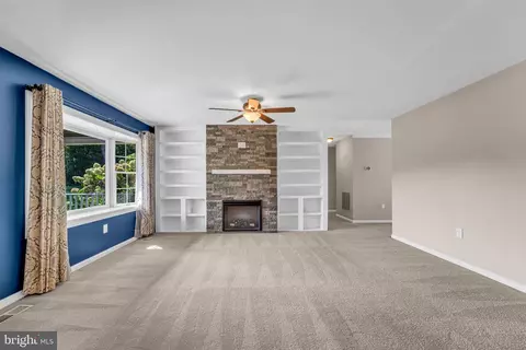 Living - 10696 Moore Dr, Manassas, VA 20111 photo 4 of 11