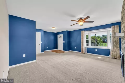 Living - 10696 Moore Dr, Manassas, VA 20111 photo 5 of 11