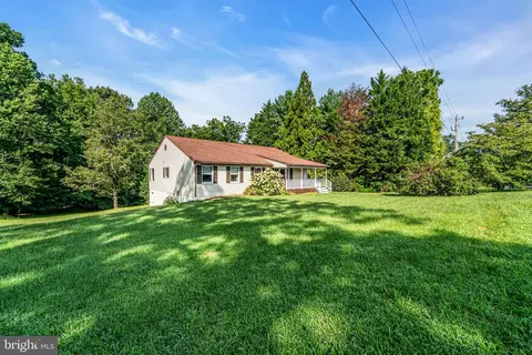 10696 Moore Dr, Manassas, VA 20111