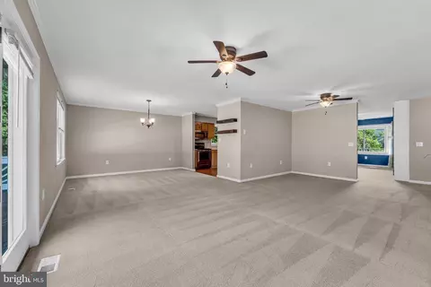 Living - 10696 Moore Dr, Manassas, VA 20111 photo 8 of 11