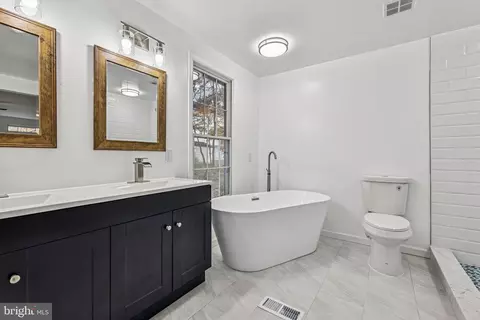 Bath - 15331 Edgehill Dr, Dumfries, VA 22025 photo 3 of 9