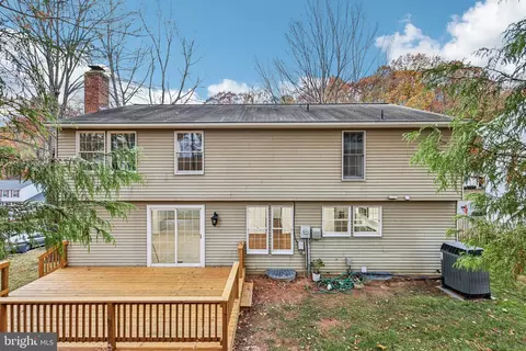 Exterior - 15331 Edgehill Dr, Dumfries, VA 22025 photo 5 of 7