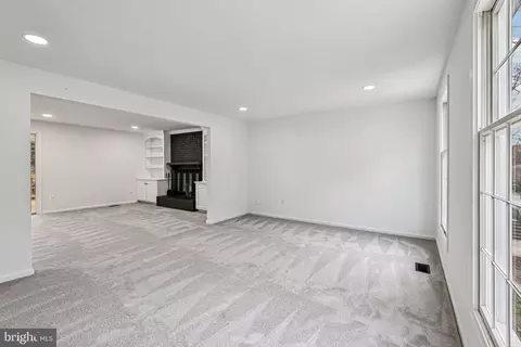 Living - 15331 Edgehill Dr, Dumfries, VA 22025 photo 6 of 8