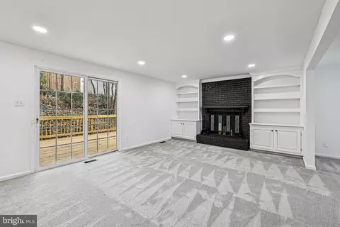 Living - 15331 Edgehill Dr, Dumfries, VA 22025 photo 2 of 8