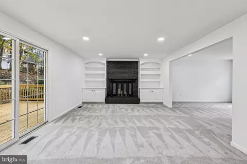 Living - 15331 Edgehill Dr, Dumfries, VA 22025 photo 3 of 8