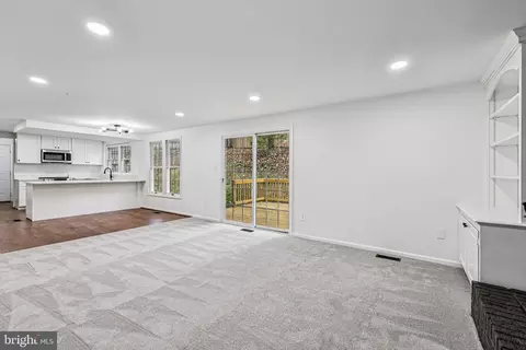 Living - 15331 Edgehill Dr, Dumfries, VA 22025 photo 5 of 8