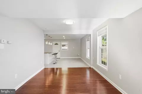 Living - 3797 Port Hope Pt, Triangle, VA 22172 photo 4 of 5