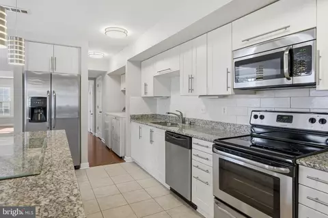 Kitchen - 3797 Port Hope Pt, Triangle, VA 22172 photo 5 of 6