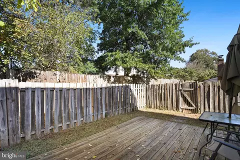 Exterior - 3797 Port Hope Pt, Triangle, VA 22172 photo 6 of 9