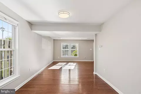 Living - 3797 Port Hope Pt, Triangle, VA 22172 photo 5 of 5