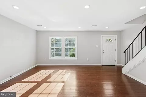 Living - 3797 Port Hope Pt, Triangle, VA 22172 photo 1 of 5