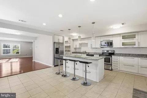 Kitchen - 3797 Port Hope Pt, Triangle, VA 22172 photo 2 of 6
