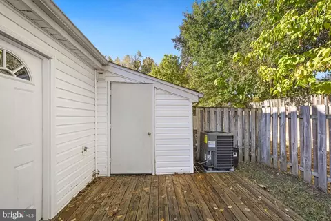 Exterior - 3797 Port Hope Pt, Triangle, VA 22172 photo 9 of 9