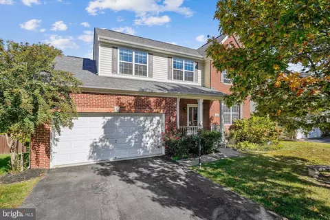 3318 Eagle Ridge Dr, Woodbridge, VA 22191