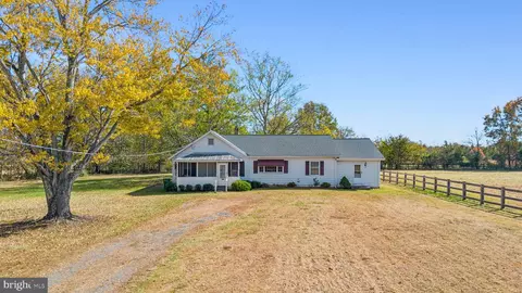 10747 Parkgate Dr, Nokesville, VA 20181