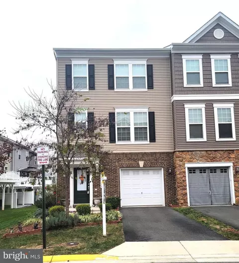 10726 Shadewell Spring Way, Manassas, VA 20112