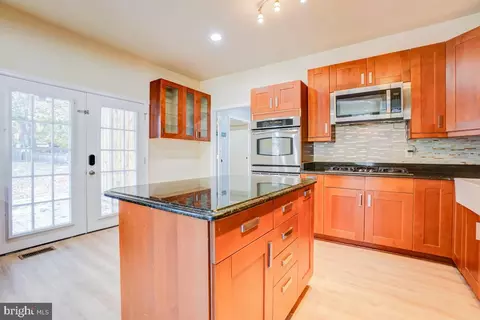 Kitchen - 8513 Thomas Dr, Manassas, VA 20110 photo 3 of 5