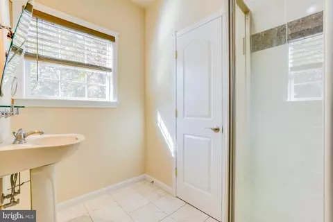Bath - 8513 Thomas Dr, Manassas, VA 20110 photo 3 of 4