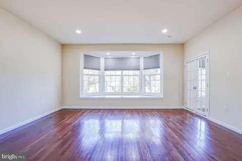 Living - 8513 Thomas Dr, Manassas, VA 20110 photo 4 of 7
