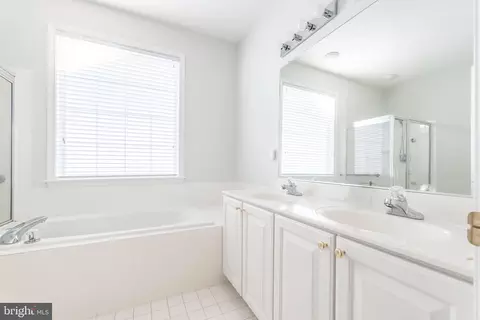Bath - 6880 Saddle Run Way, Gainesville, VA 20155 photo 1 of 3