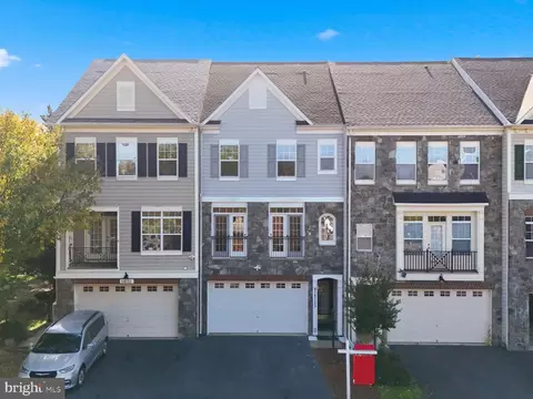 14115 Catbird Dr, Gainesville, VA 20155