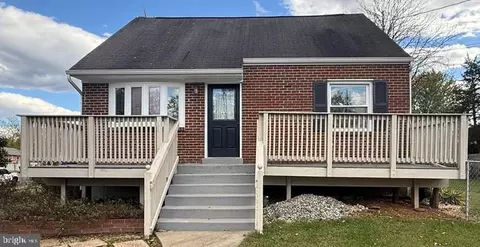 7703 Amherst Dr, Manassas, VA 20111 photo 1