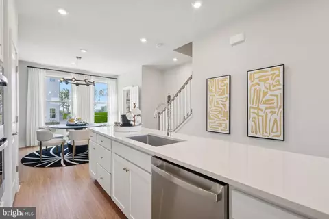 Entry Way - 8790 Noether St, Manassas, VA 20109 photo 4 of 4