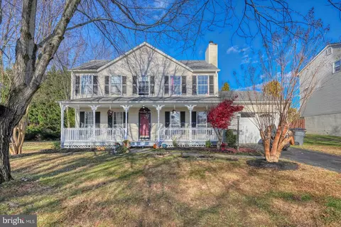 5876 Pontiac Dr, Woodbridge, VA 22193