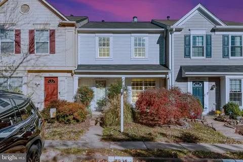 7937 Rebel Walk Dr, Manassas, VA 20109
