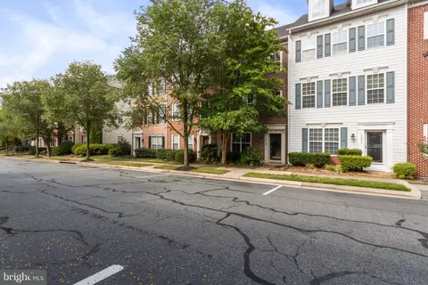 12904 Leatherwood Ln, Woodbridge, VA 22192
