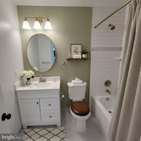 Bath - 15712 Brandywine Rd, Dumfries, VA 22025 photo 1 of 2