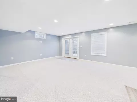 Living - 18213 Jillian Ln, Triangle, VA 22172 photo 6 of 6
