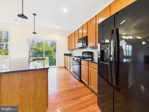Kitchen - 18213 Jillian Ln, Triangle, VA 22172 photo 3 of 4