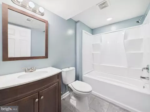 Bath - 18213 Jillian Ln, Triangle, VA 22172 photo 5 of 5