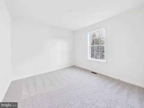 Bedroom - 18213 Jillian Ln, Triangle, VA 22172 photo 4 of 4
