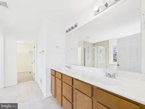 Bath - 18213 Jillian Ln, Triangle, VA 22172 photo 1 of 5