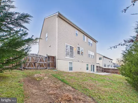 Exterior - 18213 Jillian Ln, Triangle, VA 22172 photo 5 of 6
