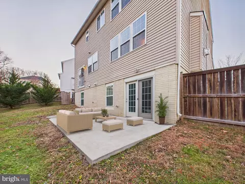 Exterior - 18213 Jillian Ln, Triangle, VA 22172 photo 4 of 6