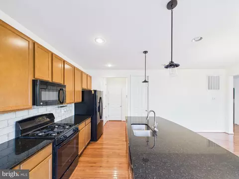 Kitchen - 18213 Jillian Ln, Triangle, VA 22172 photo 4 of 4