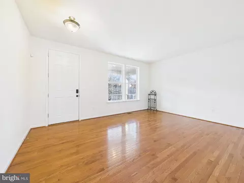 Living - 18213 Jillian Ln, Triangle, VA 22172 photo 3 of 6