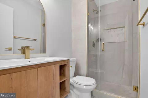 Bath - 10502 Oronoco Ln, Manassas, VA 20109 photo 3 of 3