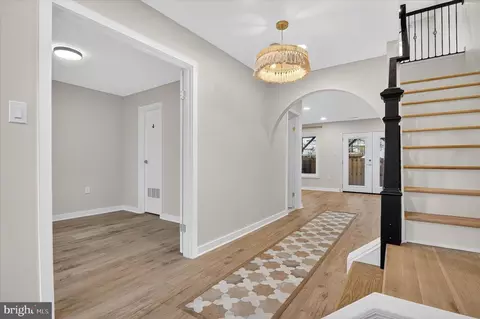 Entry Way - 10502 Oronoco Ln, Manassas, VA 20109 photo 5 of 13