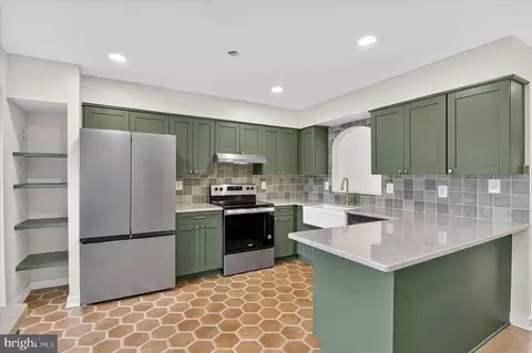 Kitchen - 10502 Oronoco Ln, Manassas, VA 20109 photo 3 of 4
