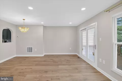 Living - 10502 Oronoco Ln, Manassas, VA 20109 photo 4 of 5