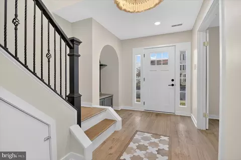 Entry Way - 10502 Oronoco Ln, Manassas, VA 20109 photo 3 of 13